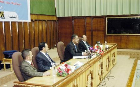 د. مجور يلقي كلمته في الحفل أمس